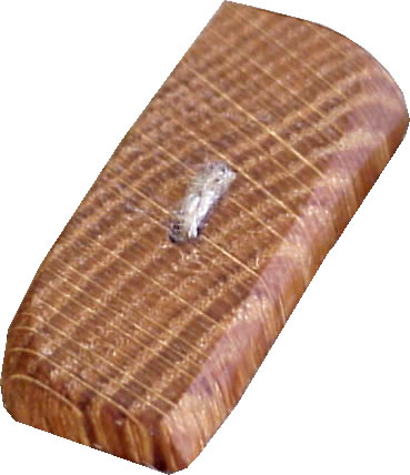 WB14 oak wood button. Sold in package of 10 pieces.